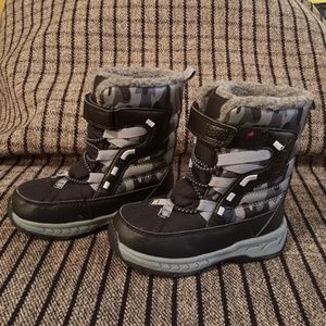 Carter's Toddler boy snow boots